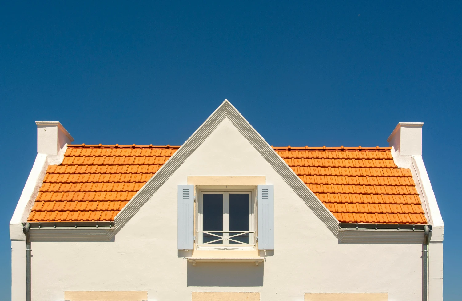 House with solar roof tiles installed across the whole roof, an alternative to traditional solar panels.